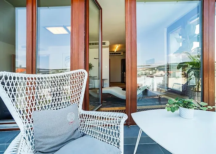 Shiny Rooftop Apart With Free Garage